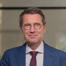 Carmen Stauffer's Instagram, Twitter & Facebook