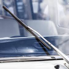 Comment remplir votre réservoir de liquide lave glace ? Changer De Balai D Essuie Glace Entretien De La Voiture