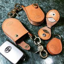 使用品と型紙から作り直した新品 leatherwork leathercraft レザーワーク レザークラフト 駒合わせ縫い 手縫い keycase キーケース スマートキーケース 真鍮 bra leather keychain leather wallet leather accessories