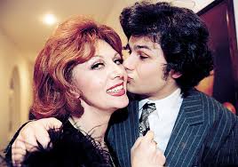 Na televizní obrazovce se objevuje desítky let, přesto se zdá, jako by snad moderátorka saskia burešová vůbec nestárla. Saskia Buresova O Mode Krase Manzelstvi I Televizni Kariere