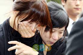 배우 한지혜는 최근 자신의 인스타그램을 통해 사진을 게재, 근황을 전했다. í•œì§€í˜œ ì´ë™ê±´ ë™ìƒ ìž¥ë¡€ë¯¸ì‚¬ ì°¸ì„ í•˜ì—¼ì—†ì´ ëˆˆë¬¼ë§Œ