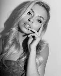 Amanda Heenan's Instagram, Twitter & Facebook