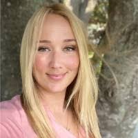 Kelli Sparks's Instagram, Twitter & Facebook