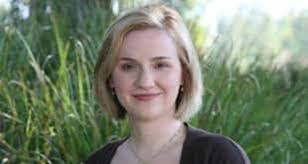 Loretta Hunt's Instagram, Twitter & Facebook