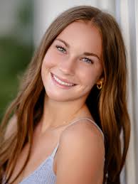 Absolutely loved this senior's session! @jenna_.butler it was amazing to  hang out with you and I hope your senior year is the absolute best!!