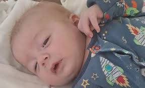 Зов за помощ! Бебе Даниел има нужда от средства, за да може да вижда с  едното си око