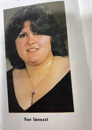 Donna Ledoux's Instagram, Twitter & Facebook