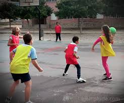 Juegos con materiales reciclados ignacio pérez. Ejemplos De Juegos Predeportivos