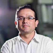 Vovô István Wessel ensinando o André detalhes de fábricaçāo dos produtos  Wessel!✓