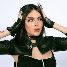 Melissa Tango's Instagram, Twitter & Facebook