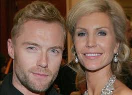 Istri Pergoki Pesan Genit di Ponsel Ronan Keating : Okezone Celebrity