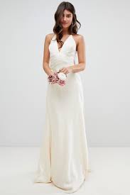 Gerardina spose dal 2003 ha iniziato a dedicarsi anche alla linea sposo creando, in un'altra sede, uno dei pochi atelier di abiti da sposo a roma. Qual E L Abito Da Sposa Che Tutte Le Millennial Sognano