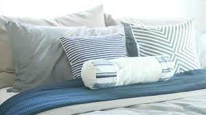 Lagi pula, saat anda tidur dengan tenang, bantal anda mengoleksi air liur, keringat, dan semua masalah cairan tubuh lainnya, belum lagi sel kulit mati, tungau debu, dan kotorannya. 3 Cara Mudah Mencuci Bantal Guling Di Rumah Untuk Mengusir Debu Dan Tungau Orami