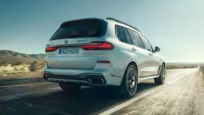 Big and heavy with shoehorned sporting pretensions. 2020 Bmw X7 M50i First Look Now With 523 Hp