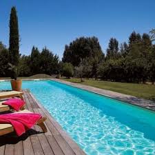 Piscine Enterree En Forme De L Outdoor Decor Outdoor Pool