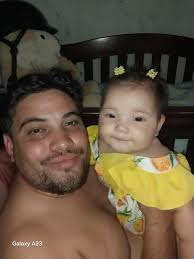 👨‍👧 Concurso Virtual: “¿Qué tanto me parezco a mi papá?” 👨‍👧 Papá:  Herty Evanan Reyes Somarriba Hija: Karelyng Mayela Reyes Canales “Tus  brazos siempre serán mi lugar seguro y favorito en este