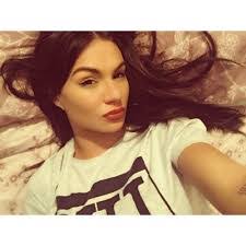 Amber Courtney's Instagram, Twitter & Facebook