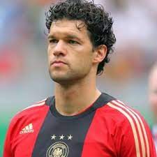 Jul 05, 2021 · michael ballack wurde 2004 unter anderem beim gruppenspiel gegen die niederlande geehrt (1:1) grundsätzlich geht es vorrangig darum, einen sponsor in szene zu setzen. Ein Anfuhrer Mit Top Daten Fussball