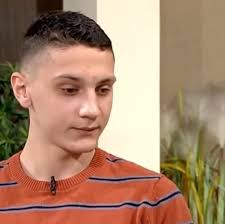 Noi putem vedea lumea cum vrem noi, chiar dacă este rea!" Povestea  impresionantă a lui Emanuel Ion, adolescentul nevăzător, care știe să cânte  la cinci instrumente: "Se poate orice, trebuie doar să