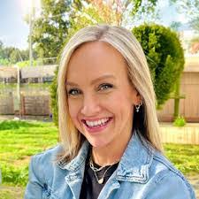 Stephanie Eich's Instagram, Twitter & Facebook