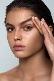 4 Pros and Cons of Tattooing Your Eyebrows