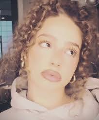 Elissa Reyes's Instagram, Twitter & Facebook