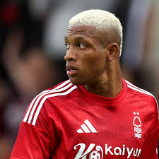 Danilo recebe sondagens de Milan e Manchester United