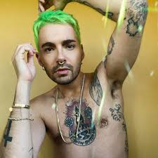 Bill later joined tom's table. Dreiecksbeziehung Bill Kaulitz Stand Auf Besten Freund Promiflash De