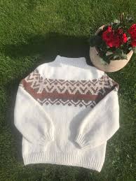 Alpaca bris (60% baby alpaca, 11% merinoull og 29% nylon) ved kjøp av katalog må det bestilles minimum 4 garnnøster i tillegg per katalog. Strikkehjornet Elsk Genseren By Kathrine Sorland Facebook