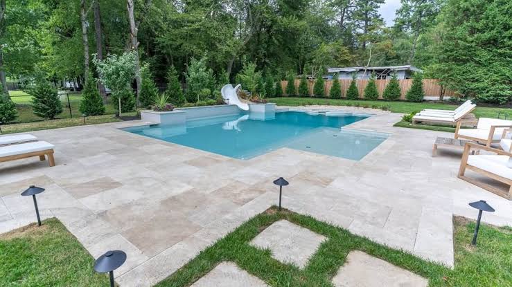 Why Travertine Around Pool Is Ideal Pool Deck Option