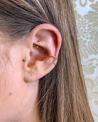 Gold Goldpiercing Goldjewelry Piercing Pierced Earpiercing Ear Traguspiercing Rookpiercing Conchpiercing Helixpiercing Piercings Oor Piercings Oor