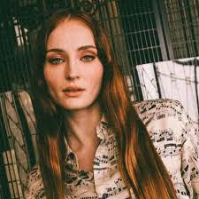 Baru Bercerai, Sophie Turner Punya Pacar Baru Seorang Bangsawan? Intip  Profilnya!