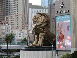 The mgm grand hotel and casino is seen in this 1994 photo still sporting its original lion entrance, removed in 1998, and a marquee promoting the oz buffet. philip potempa | the times by philip. Las Vegas Mgm Grand Mgm Lion 2 Nevada 2 Geography Im Austria Forum