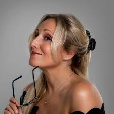 How tech innovations like AI and AR/VR will change advertising in 2023