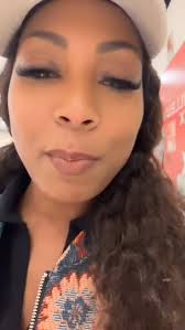 Top départ ✈️ pour Missty et les FEEL ROOTS , Elle a un message pour la  team ❤️ Une fierté d’aller représenter la musik nout Peï! 🇷🇪🔥