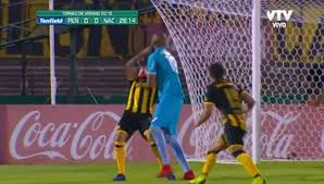 Pelea entre hinchas de peñarol y estudiantes. Penarol Vs Nacional Estoyanoff Se Peleo Con Mejia En Amistoso Y Ambos Fueron Expulsados Video Deporte Total El Comercio Peru