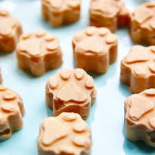 Hotter weather makes us reach for sugary beverages and frozen treats, barbecues and social gatherings (where we let ourselves off the hook with alcohol and junk food) abound, and longer days can lead to more opportunities for mindless snacking. Frozen Peanut Butter Banana Dog Treats Urban Bliss Life