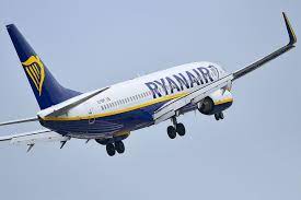 Ryanair said in a statement that the plane's crew was notified by belarus of a potential security threat on board and was instructed to divert to the nearest airport, minsk. Ryanair Fliegt Urlauber Ins Falsche Land Und Lasst Sie Dort Zuruck Gala De