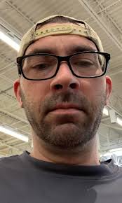 I'd say he likes his new setup. I change it up every couple weeks so he  never gets bored 🙃 Meet MeetSid Sid MOORE Thursday KEENAN 1:18PM-: ዞዛ 1Ot  CountMeOut Count Me