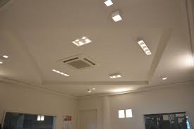 Cubotti Led Singoli E Plafoniere Con Piu Faretti Led Per Creare Quante Piu Composizioni Possono Venire In Me Illuminazione Soffitto Luci Per Interni Plafoniere