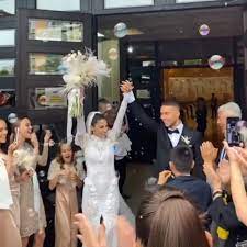Ovo je budući zet bakira izetbegovića, izabranik njegove kćerke jasmine 2. Jutarnji List Najskuplji Dinamovac U Povijesti Ozenio Se Cim Su Malo Popustile Mjere Procurile Su Fotografije