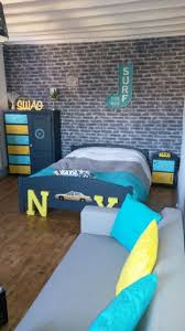 A l'adolescence, le goût de l'enfant s'affirme et ses parents doivent le laisser prendre ses décisions en toute indépendance. Chambre Ado Style Industriel Colore Industriel Chambre D Enfant Angers Par La Fabrik De Sandrine Houzz