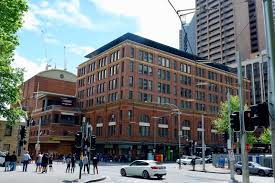 Pengalaman belajar di luar negeri juga menawarkan siswa kesempatan untuk menjalin pertemanan internasional baru dan kontak profesional. A Passion To Travel Menggapai Impian Berhijrah Ke Luar Negara