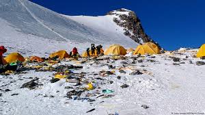 Everest grows about 4mm (0.2) a year. Mount Everest Cleanup Team Picks Up 3 Tons Of Garbage News Dw 02 05 2019