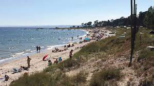 Strandmadrass med nackkudde och praktiskt bärhandtag. Aspet Biosfaromrade Kristianstads Vattenrike