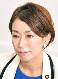 厚顔無恥 ゲス同士の不倫 エロ議員 山尾志桜里 に批判集中 その 舌なめずり顔 的スケベフェイス画像とsnsの声まとめ 山尾 顔 舌なめずり