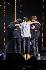 Kpop stray kids district 9 unlock tour hoodie, stray kids merch, stray kids stay, concert hoodie, concert merch, skz merch. Stray Kids World Tour District 9 Unlock In Seoul Stray Kids Seungmin Kids Groups Kids Hugging