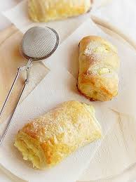 .cu spanac si branza, briose cu broccoli si branza, pasca cu branza si smantana, foietaj cu branza dulce si stafide, prajitura frageda cu mere pui cu mere si cartofi la cuptor, tarta cu mere si crema de vanilie. Pateuri Cu Branza De Vaci Dulciuri Fel De Fel