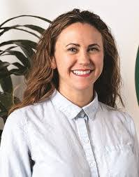 Jennifer Dooley's Instagram, Twitter & Facebook