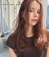 大人っぽさ2割増し 丸顔女子のお悩みを解決する 前髪なし ヘアスタイル大公開 folk ロング パーマ 前髪なし ロング 丸顔 ロング 前髪なし